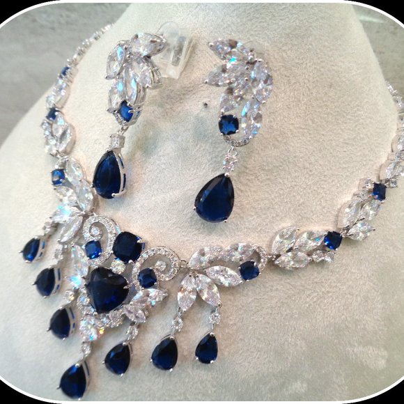 HIGH GRADE SAPPHIRE HEART CUT LADLE'S NECKLACE EARRING SET